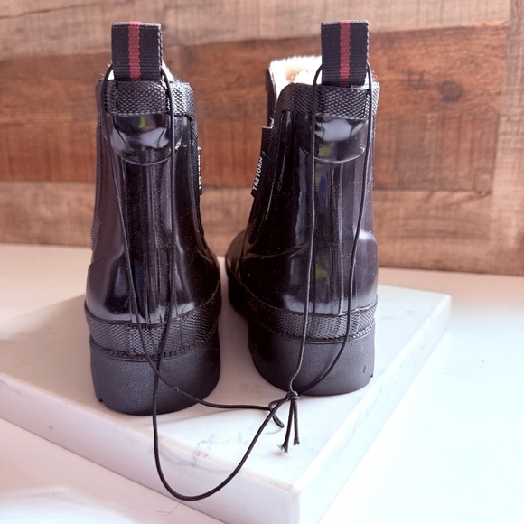 NWOT Tretorn Lara Lined Faux Fur Lined Chelsea Booties - Picture 5 of 8